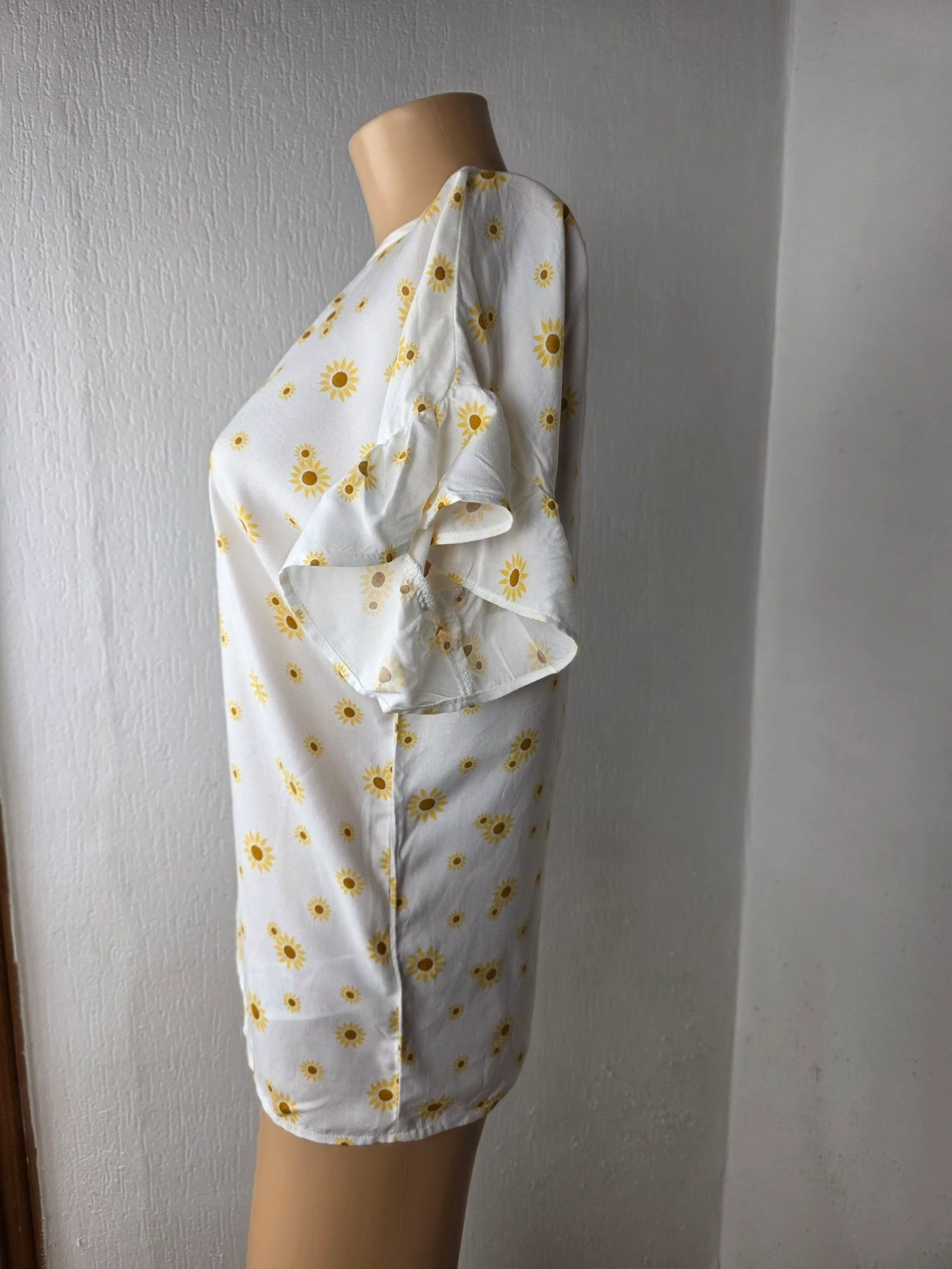 Blusa top branca com estampa de girassóis LC Waikiki tamanho S / M (36/38) nova com etiqueta – photo 4